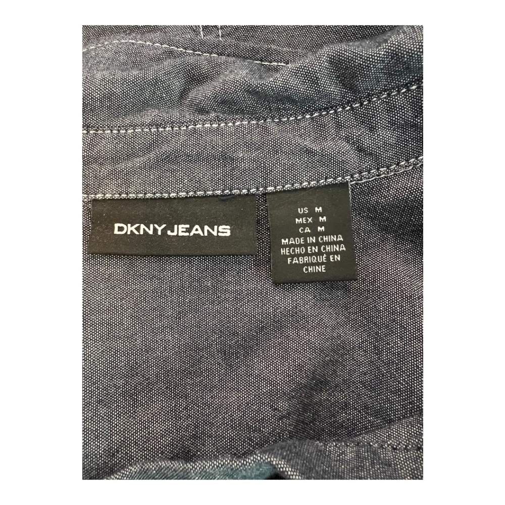 👔 EUC DKNY Blue Denim Button-Up Collared Shirt Sz M - Picture 6 of 7